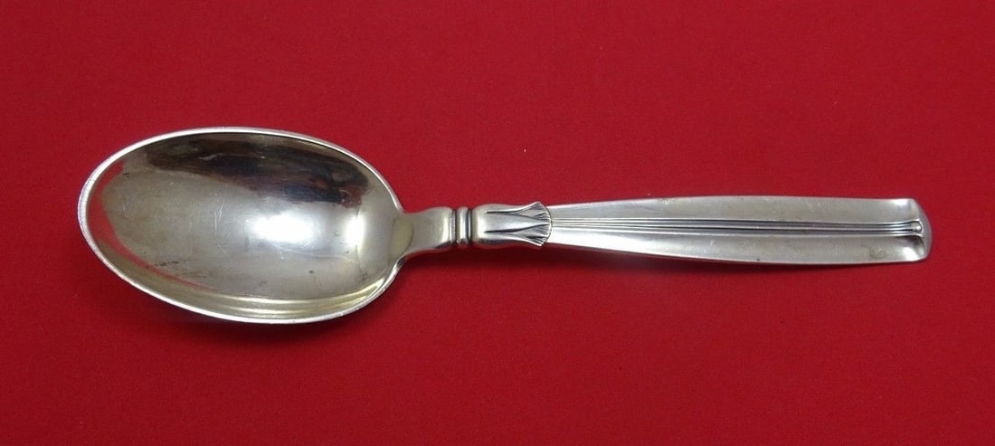 W&S Sorensen Lotus Sterling Silver Dinner Spoon 7 5/8 in: W&S Sorensen Lotus Sterling Silver Dinner Spoon 7 5/8 in This exquisite dinner spoon from the Lotus pattern by W&S Sorensen is crafted from high-quality sterling silver, showcasing both elegance and d