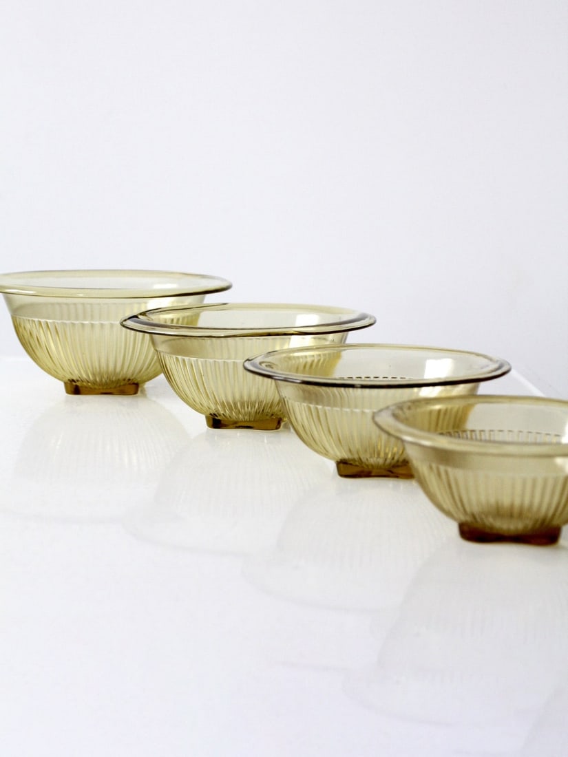 Set of 4 Amber Ribbed Glass Bowls Mid-Century Federal circa 1950s: Set of 4 Amber Ribbed Glass Bowls Mid-Century Federal circa 1950s This set includes four amber ribbed bowls by Federal Glass Co., dating from the 1940s to 1950s. Featuring vertical ribbing, gently fla