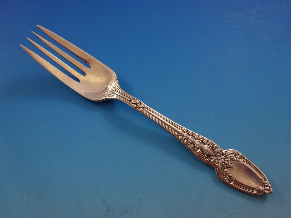 Tiffany & Co. Broom Corn Sterling Silver 4-Tine Pastry Fork 6 Vintage: Tiffany & Co. Broom Corn Sterling Silver 4-Tine Pastry Fork 6 Vintage This vintage pastry fork by Tiffany & Co. features a beautiful Broom Corn pattern and is crafted from high-quality sterling silver