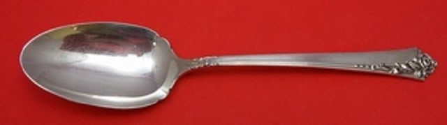 Oneida Damask Rose Sterling Silver Serving Spoon Scalloped Edge 8 1/4": Oneida Damask Rose Sterling Silver Serving Spoon Scalloped Edge 8 1/4" Oneida Damask Rose sterling silver serving spoon with a scalloped edge. It is not monogrammed and is in excellent pre-owned condi