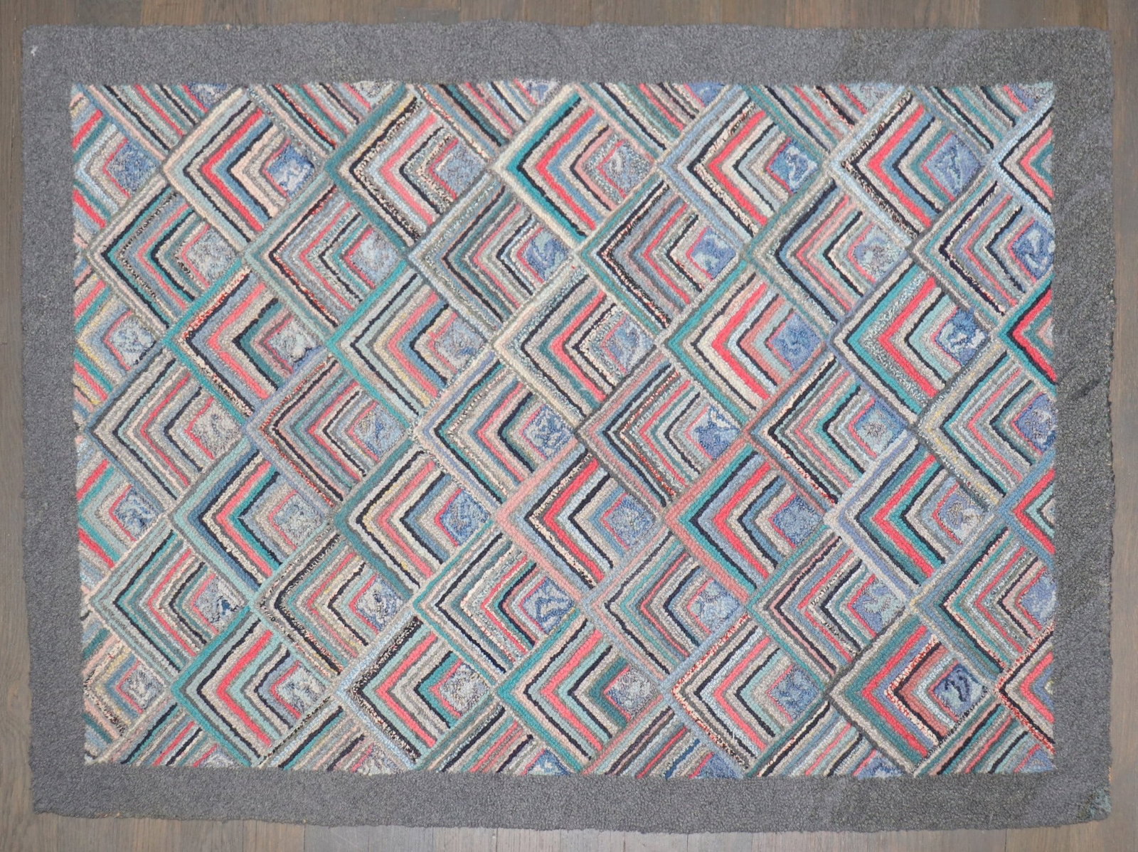 2' 2" x 3' 2" Mid 20th Century American Hooked Rug (1 of 7)