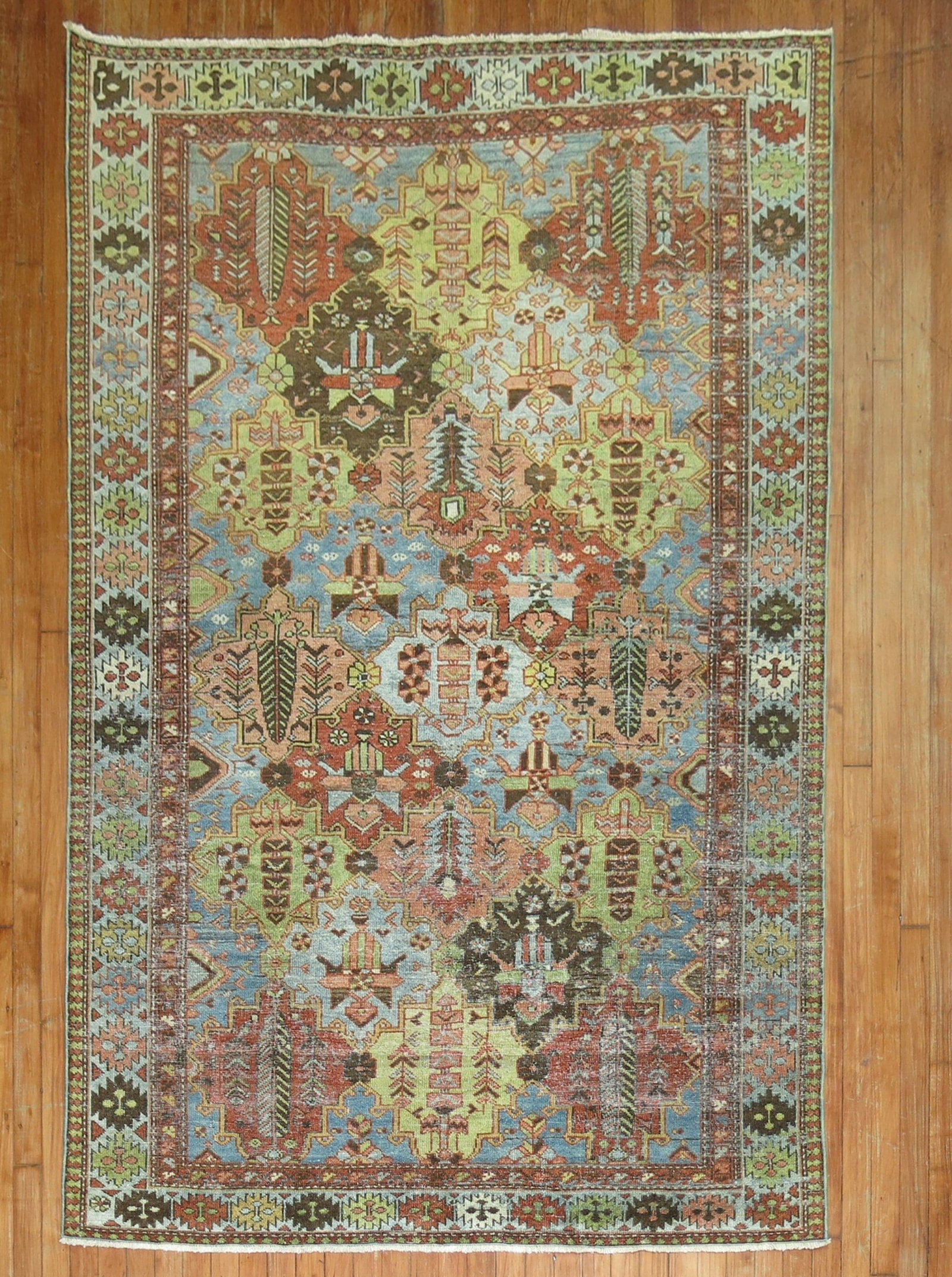 5' 2" x 7' 1" Persian Bakhtiari Accent Rug Early 20th Century: 5' 2" x 7' 1" Persian Bakhtiari Accent Rug Early 20th Century Early 20th century Persian Bakhtiari accent rug with intricate geometric and floral patterning. Pre-owned condition. Specifications Type: 