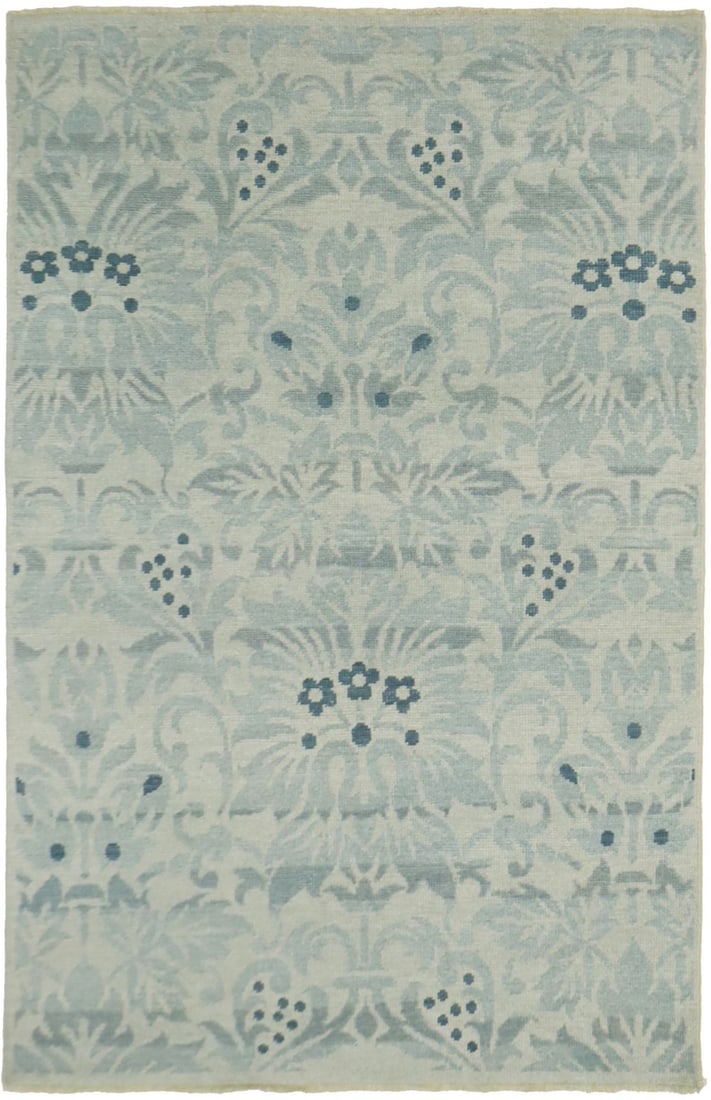 Handmade Wool Oriental Rug 4'10 x 7'6 Floral Transitional Design: Handmade Wool Oriental Rug 4'10 x 7'6 Floral Transitional Design Enhance your living space with this exquisite Handmade Wool Oriental Rug, featuring a beautiful transitional floral design perfect for 