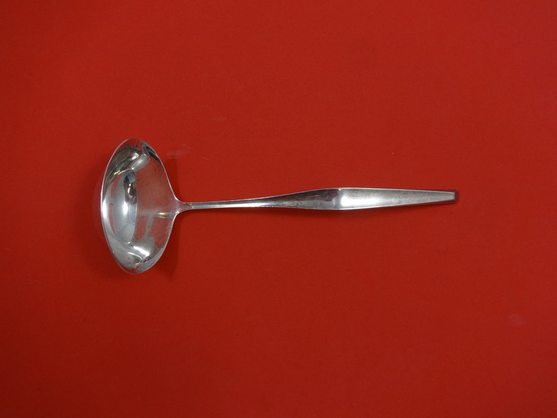 Gorham Classique Sterling Silver Gravy Ladle 7 Vintage Silverware: Gorham Classique Sterling Silver Gravy Ladle 7 Vintage Silverware This exquisite 7" gravy ladle from Gorham's Classique pattern is crafted from high-quality sterling silver, making it a timeless addit