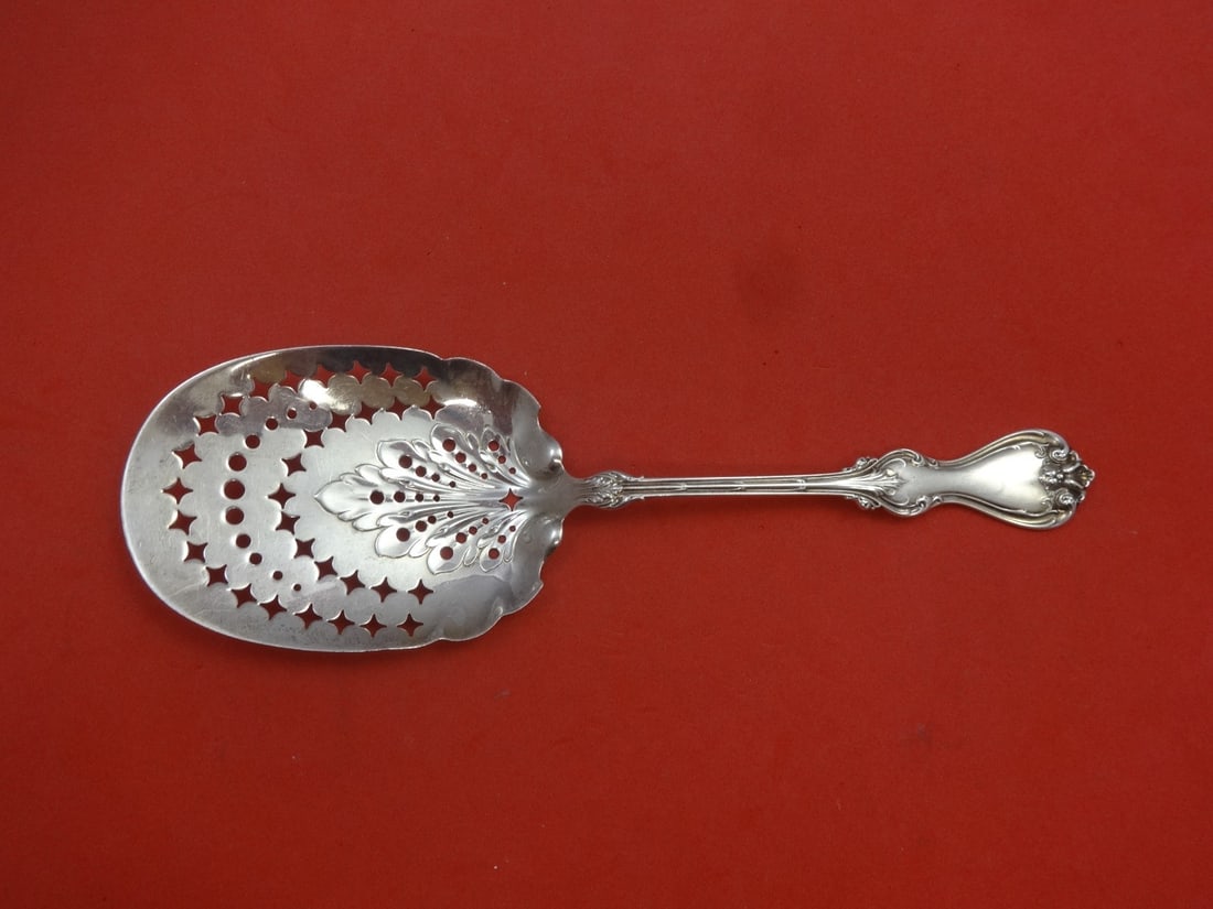 Whiting Duke of York Sterling Silver Fried Oyster Server 8 3/8 inches: Whiting Duke of York Sterling Silver Fried Oyster Server 8 3/8 inches This exquisite Sterling Silver Fried Oyster Server is crafted by Whiting in the elegant Duke of York pattern. Measuring 8 3/8 inch