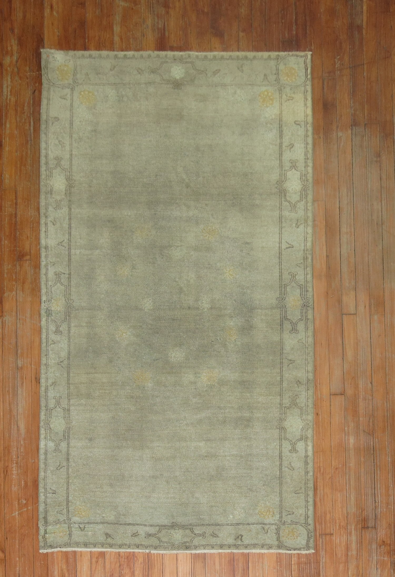 3' 8" x 6' 6" Turkish Oushak Accent Rug Gray 20th Century: 3' 8" x 6' 6" Turkish Oushak Accent Rug Gray 20th Century Vintage 20th century Turkish Oushak accent rug in gray. This pre-owned rectangular rug features the classic Oushak style and is sized for use 