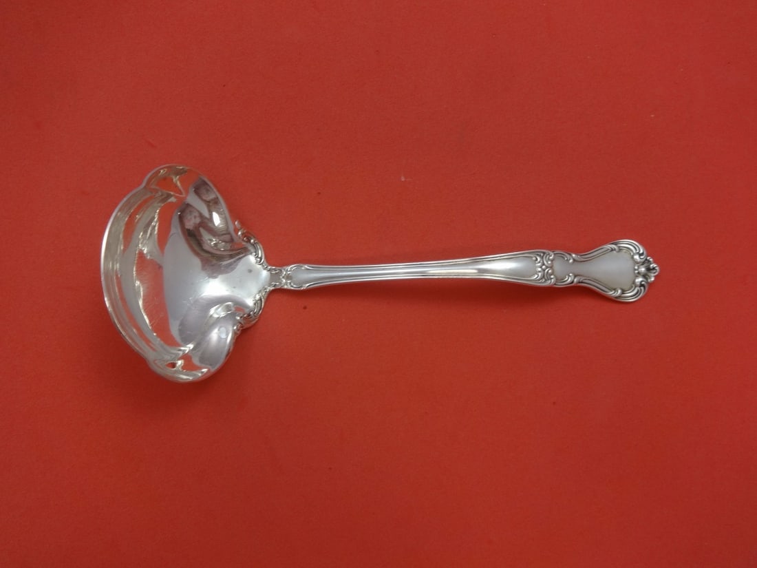 Gorham Buckingham Sterling Silver Gravy Ladle 7 1/2 Inch Antique: Gorham Buckingham Sterling Silver Gravy Ladle 7 1/2 Inch Antique Sterling silver gravy ladle in the Buckingham pattern by Gorham. This pre-owned serving piece dates to the 1900-1940 period, is not mon