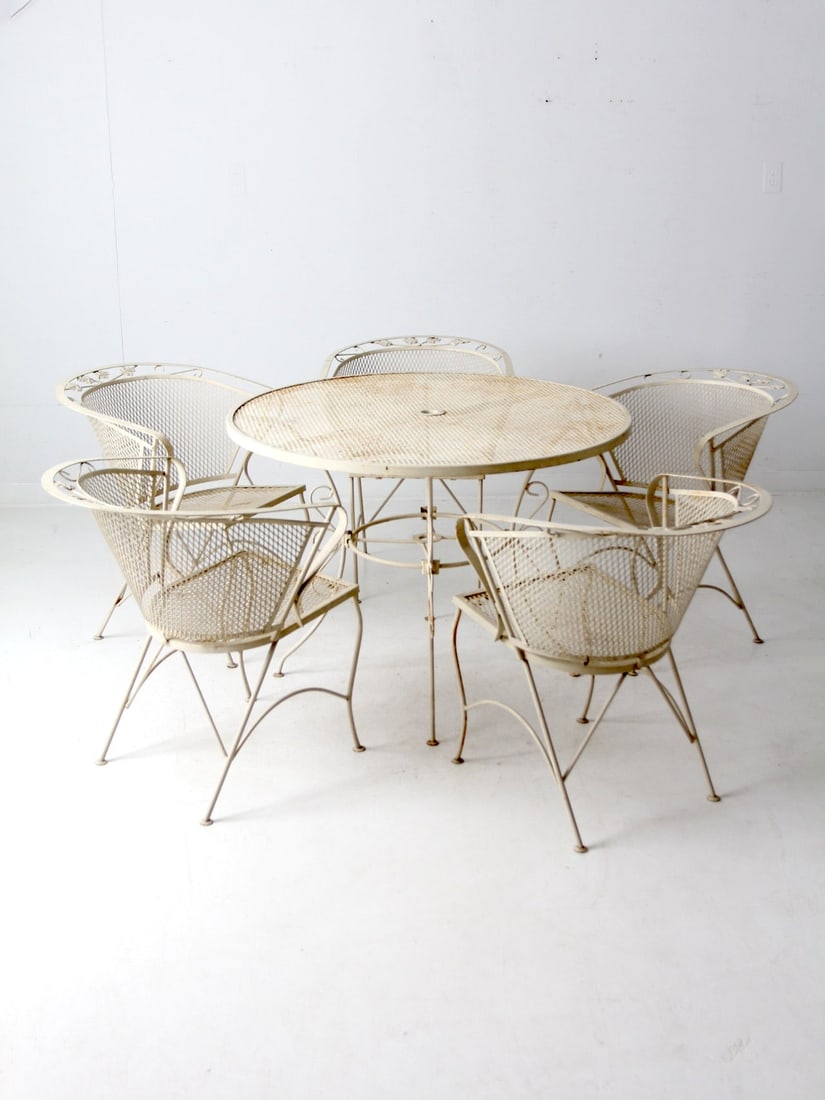 Mid-Century Cream Wrought Iron Patio Set Inspired by Russell Woodward: Mid-Century Cream Wrought Iron Patio Set Inspired by Russell Woodward This exquisite mid-century wrought iron patio set is inspired by the designs of Russell Woodward. It features a charming foliage m