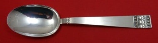 Stancampiano Donatello Sterling Silver Place Soup Spoon 6 3/4": Stancampiano Donatello Sterling Silver Place Soup Spoon 6 3/4" Sterling silver place soup spoon in the Donatello pattern by Stancampiano. Made in Italy and dated to the 1900-1940 period, this pre-owne