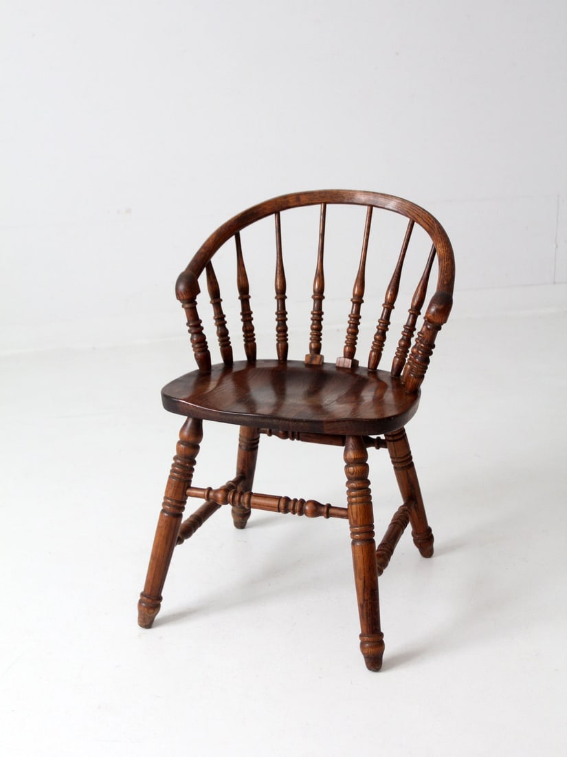 Vintage Richardson Brothers Solid Oak Captain's Chair: Vintage Richardson Brothers Solid Oak Captain's Chair Discover the charm of this vintage Richardson Brothers dining chair, designed in a classic pub style. Crafted from solid oak, this captain's chair