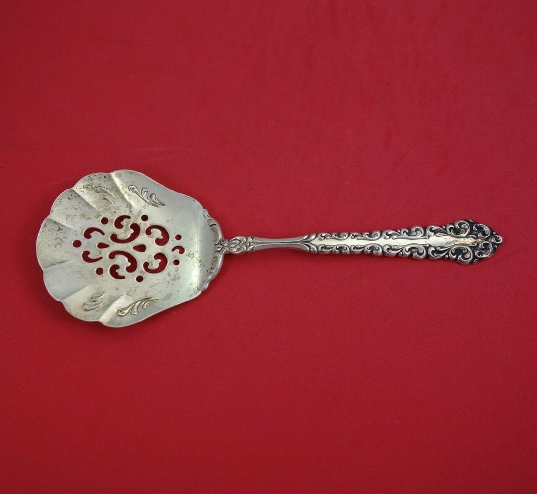 Oneida Venetian Scroll Sterling Silver Tomato Server 7 3/4 Vintage: Oneida Venetian Scroll Sterling Silver Tomato Server 7 3/4 Vintage This vintage sterling silver tomato server features the elegant Venetian Scroll pattern by Oneida. Measuring 7 3/4 inches, this pierc