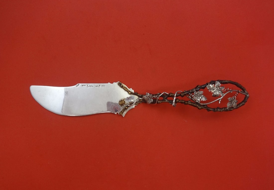 Stephen Dweck Sterling Silver Entree Server 12" with Beetle Handle: Stephen Dweck Sterling Silver Entree Server 12" with Beetle Handle This exquisite sterling silver entree server by Stephen Dweck features a stunning 3-dimensional vine and leaf handle, complemented by