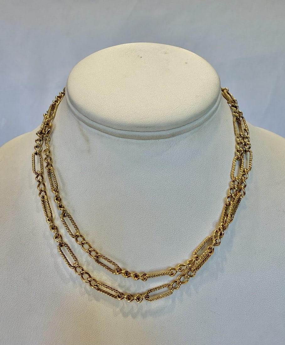 18K Yellow Gold French Hallmarked Chain Necklace 40.60g: 18K Yellow Gold French Hallmarked Chain Necklace 40.60g This exquisite French necklace is crafted from 18K yellow gold and features a beautifully detailed chain design. Fully signed and hallmarked, it