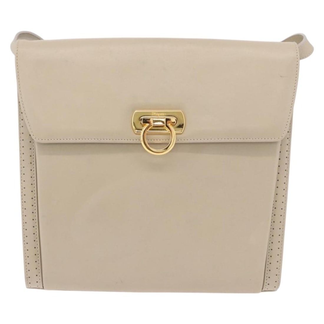 Beige Leather Handbag Salvatore Ferragamo Gancini: Beige Leather Handbag Salvatore Ferragamo Gancini Salvatore Ferragamo Gancini leather item for female use in beige. Made in Italy, it measures 23 cm x 22 cm x 7 cm and is in good condition with noted 