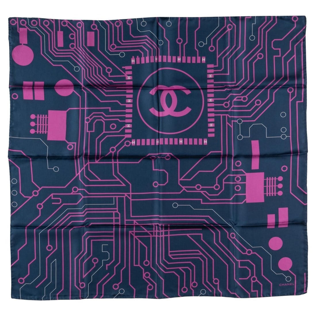 Chanel Echarpe en Soie violet silk scarf 34 in: Chanel Echarpe en Soie violet silk scarf 34 in Chanel "Echarpe en Soie" silk scarf in violet with a double-face color design. Presented in un-used condition. Specifications Brand: Chanel Item Type: Sc
