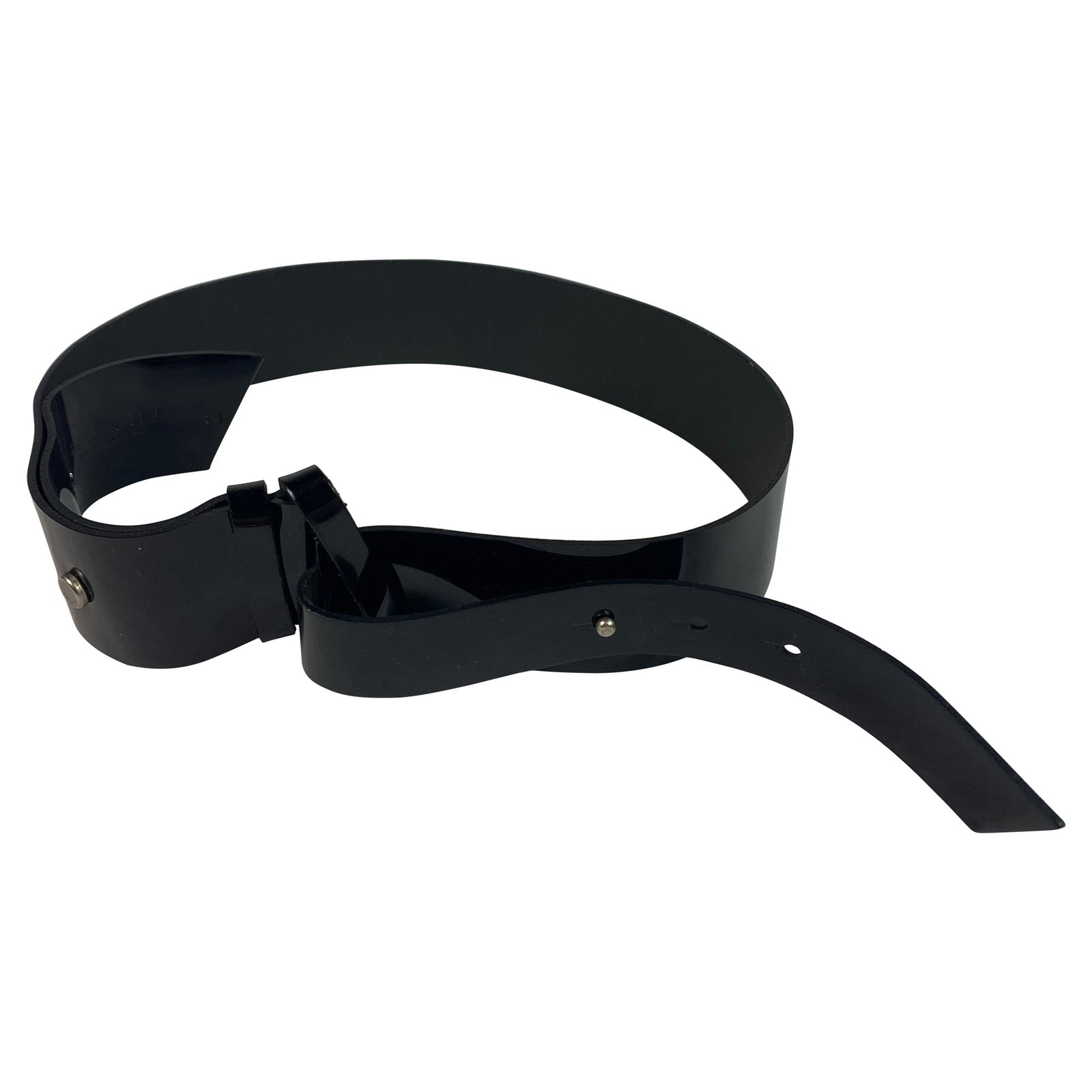 Marni Size 80 Wide Patent Leather Belt in Black: Marni Size 80 Wide Patent Leather Belt in Black Black patent leather belt by Marni in size 80. It features a wide design with a shine finish and silver tone hardware. The belt was made in Italy and da