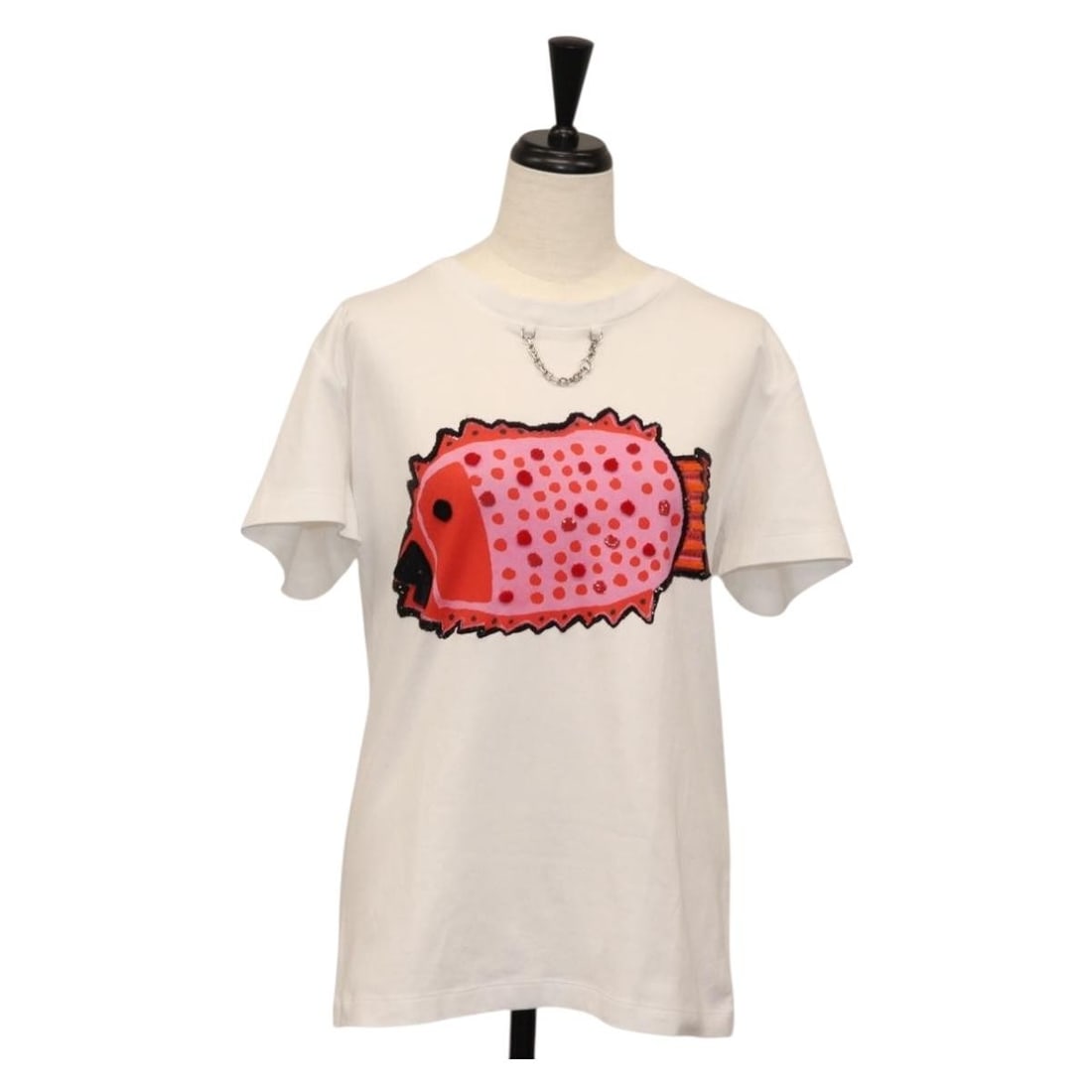 LOUIS VUITTON White Cotton Shirt LVxYK Made in Italy: LOUIS VUITTON White Cotton Shirt LVxYK Made in Italy This Louis Vuitton shirt exemplifies luxury and style, crafted from 100% cotton for a comfortable fit. The shirt features a classic white color, pe