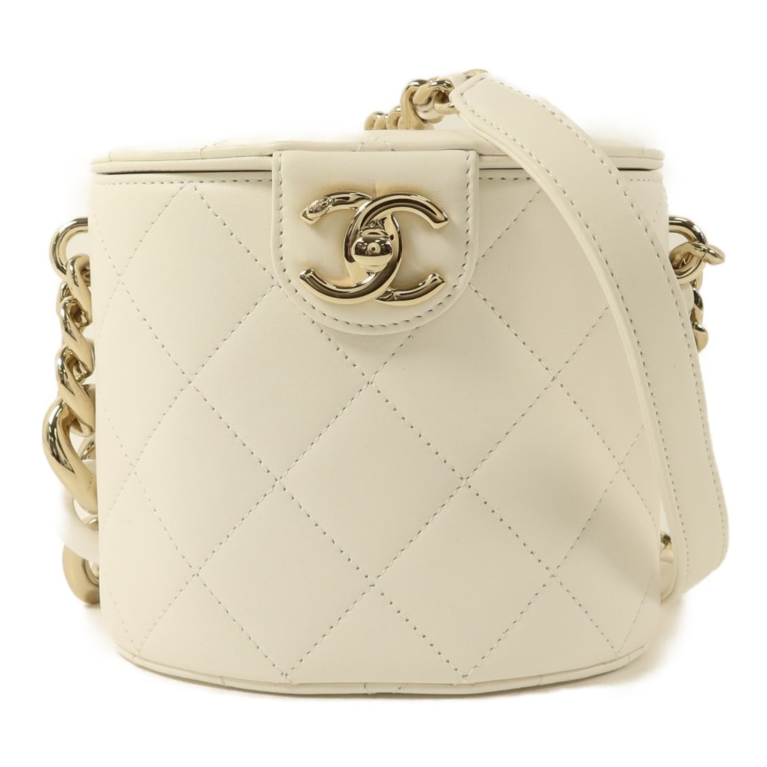 CHANEL CC White Calfskin Shoulder Bag with GHW Chain: CHANEL CC White Calfskin Shoulder Bag with GHW Chain CHANEL CC GHW chain shoulder bag in white calfskin (cowhide) leather. This women's regular-size shoulder bag is made in France, with a turn-lock cl