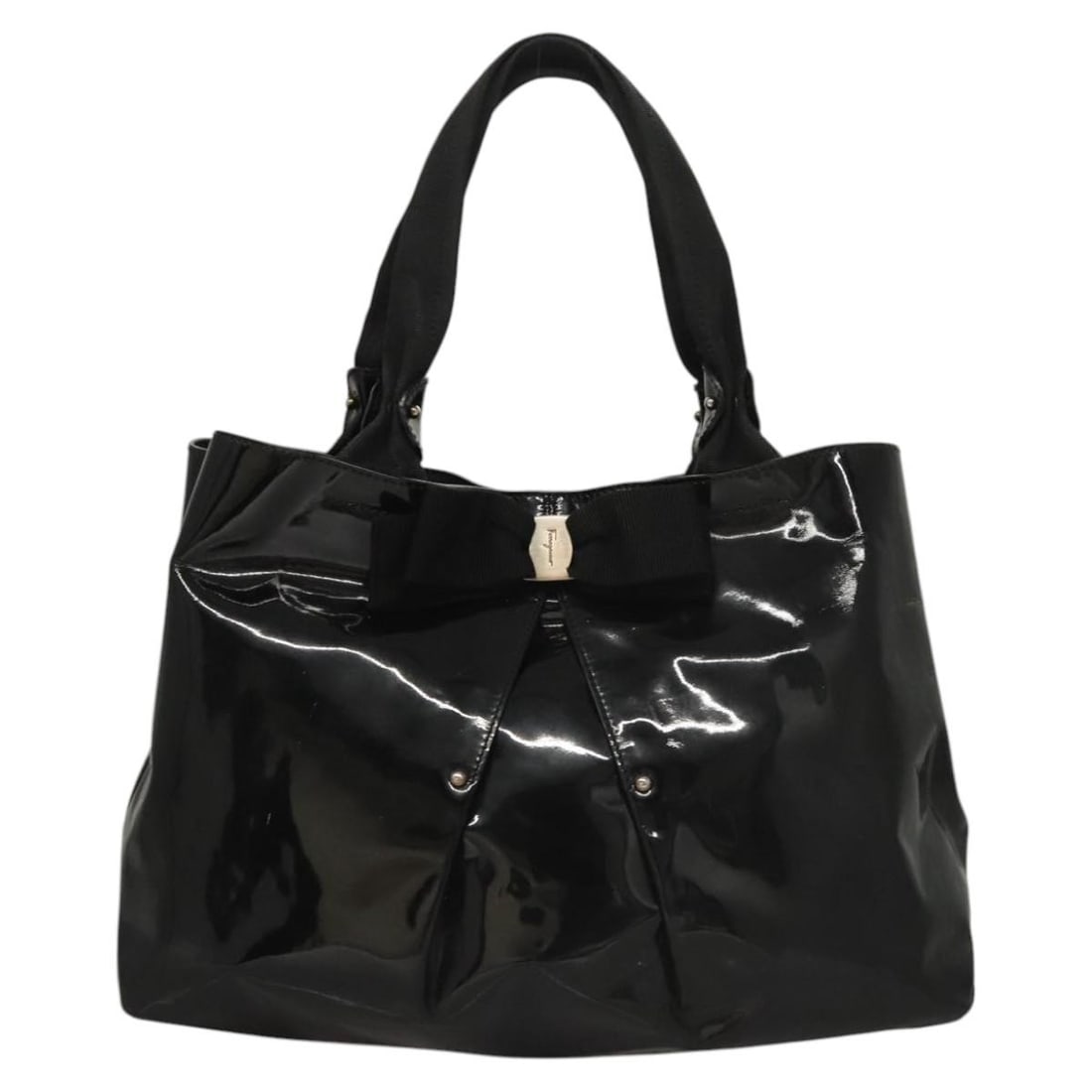 Black patent leather handbag Salvatore Ferragamo Vala: Black patent leather handbag Salvatore Ferragamo Vala Salvatore Ferragamo Vala handbag in black patent leather. This women's bag is presented in good vintage condition with honest wear. Noted conditio