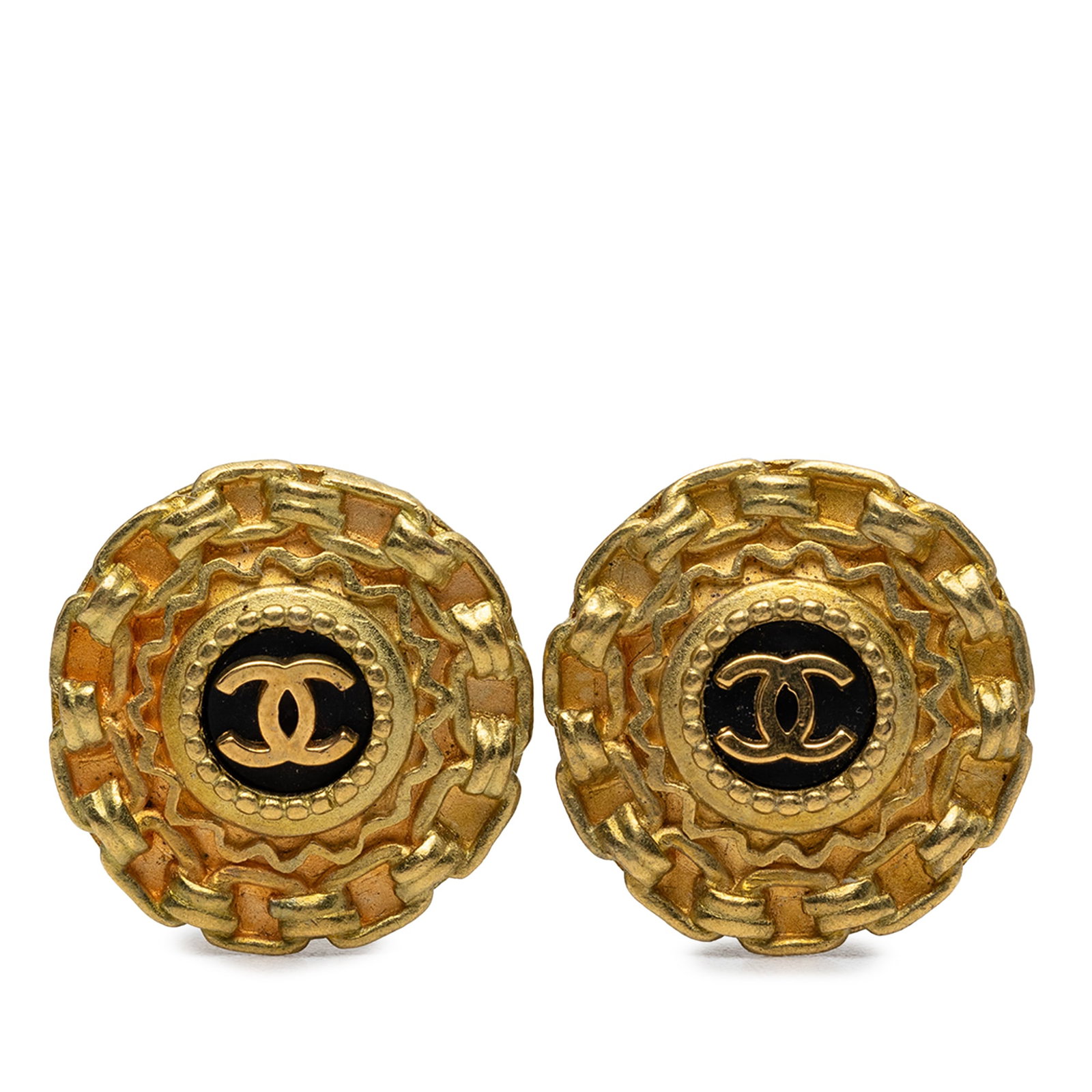 Round Clip On Earrings Chanel CC Gold Tone Resin Chain: Round Clip On Earrings Chanel CC Gold Tone Resin Chain Round clip-on earrings with a gold tone metal and resin design. This costume jewelry piece is made in France and features a classic chain-inspire