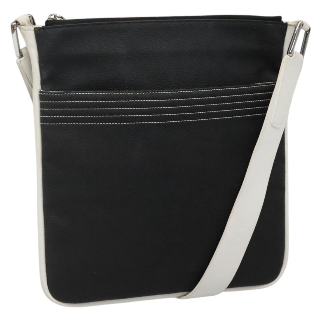 Loewe Anagram black leather shoulder bag: Loewe Anagram black leather shoulder bag This pre-owned Loewe Anagram shoulder bag features black leather construction with metal fittings. Designed for unisex use, it measures 26cm by 29cm by 26cm. T