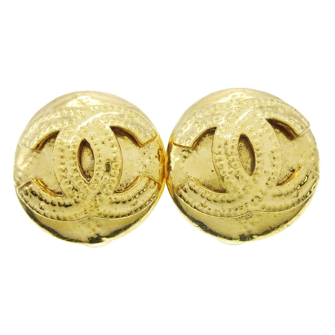 Chanel 94P Gold Plated Round Clip On Button Earrings: Chanel 94P Gold Plated Round Clip On Button Earrings Vintage Chanel button-style clip-on earrings with a round silhouette and the iconic CC logo. Finished in gold-plated metal, this pair is marked 94P