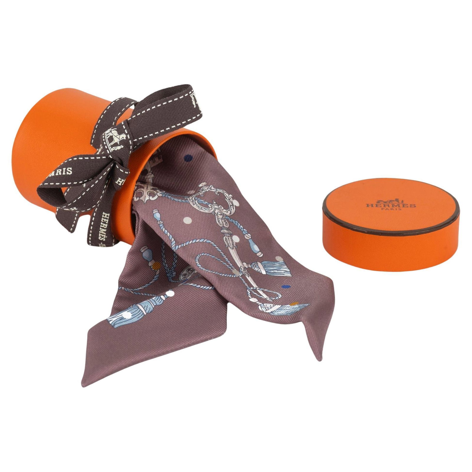 Hermes Les Cles A Pois Shadow Silk Twilly 2 x 34 in: Hermes Les Cles A Pois Shadow Silk Twilly 2 x 34 in Elevate your style with the Hermes Les Cles A Pois Shadow Twilly, a versatile silk accessory that can enhance any outfit. This exquisite twilly meas