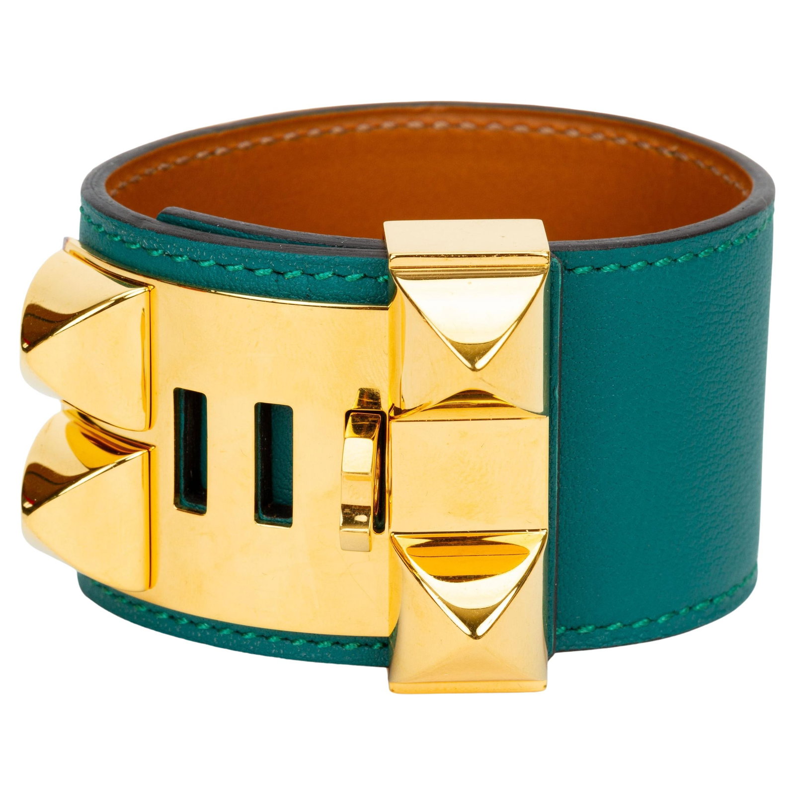 Hermes Malachite Swift Collier de Chien Bracelet: Hermes Malachite Swift Collier de Chien Bracelet This Hermes Collier de Chien (CDC) bracelet is crafted from smooth malachite-colored Swift goatskin leather, featuring an adjustable closure adorned wi