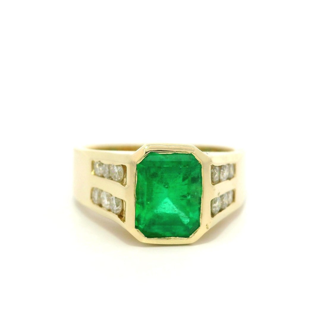 14k Yellow Gold GIA 2.29ct Colombian Emerald Diamond Band Ring: 14k Yellow Gold GIA 2.29ct Colombian Emerald Diamond Band Ring This exquisite band ring showcases a stunning natural Colombian emerald, weighing approximately 2.04ct, elegantly bezel set at the center