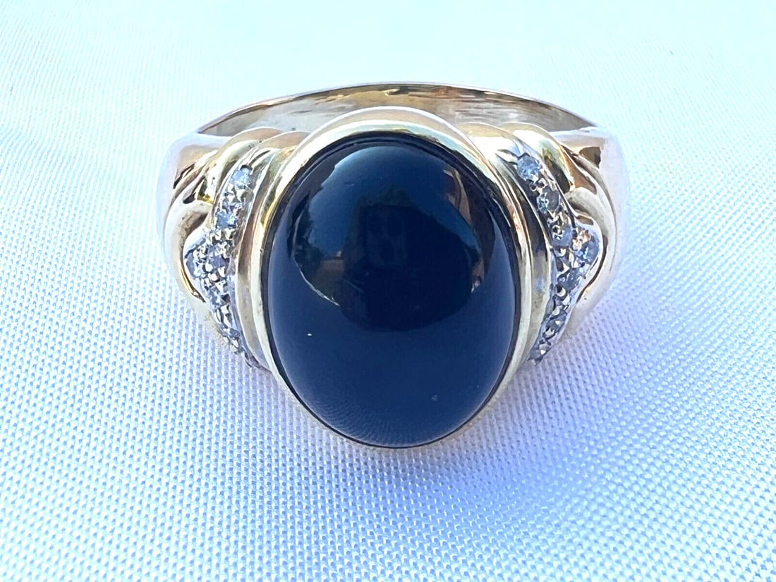 18K Yellow Gold Diamond Black Onyx Ring Size 12.5: 18K Yellow Gold Diamond Black Onyx Ring Size 12.5 This stunning ring features a captivating black onyx centerpiece set in luxurious 18K yellow gold. Weighing approximately 12.50 grams, the ring showca