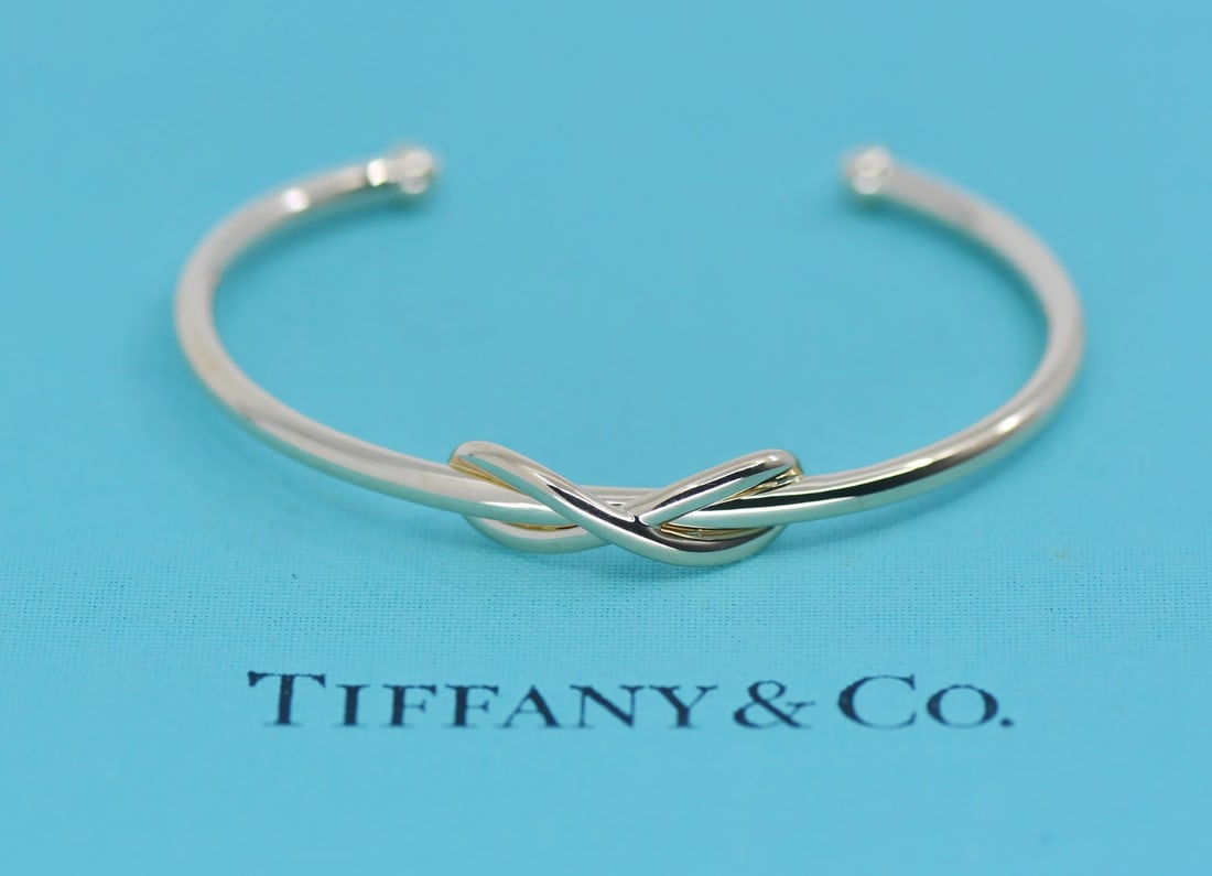 Tiffany & Co Tiffany Infinity 18K Rose Gold Bangle Bracelet: Tiffany & Co Tiffany Infinity 18K Rose Gold Bangle Bracelet Pre-owned Tiffany & Co. Infinity bracelet crafted in 18k rose gold. This signed bangle-style piece is from the Tiffany Infinity collection a