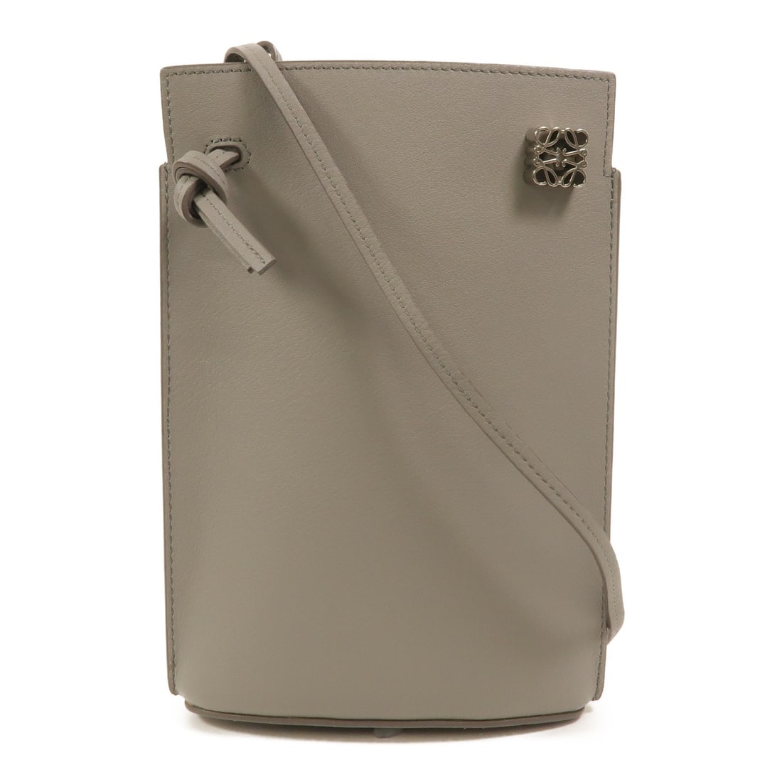 LOEWE Dice Pocker gray calfskin shoulder bag with box: LOEWE Dice Pocker gray calfskin shoulder bag with box LOEWE Dice Pocker shoulder bag in gray calfskin leather with silver-tone hardware. This women's shoulder bag features an exterior open pocket and 