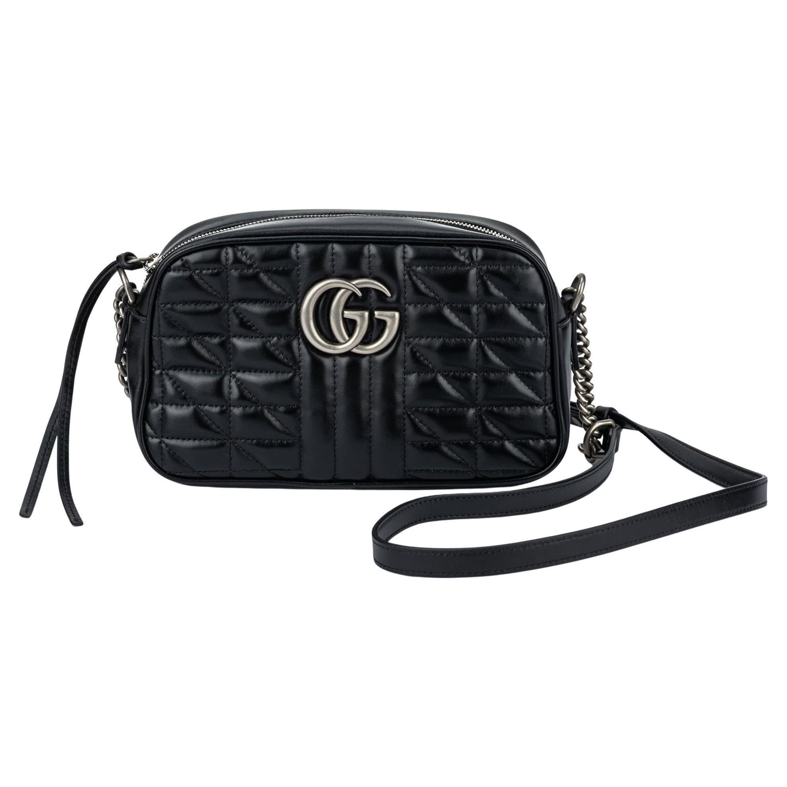 Gucci Black Marmont Quilted Cross Body Bag Italy New: Gucci Black Marmont Quilted Cross Body Bag Italy New Elevate your style with this exquisite Gucci Black Marmont Cross Body Bag. Crafted from premium black leather, this 21st-century piece showcases a 