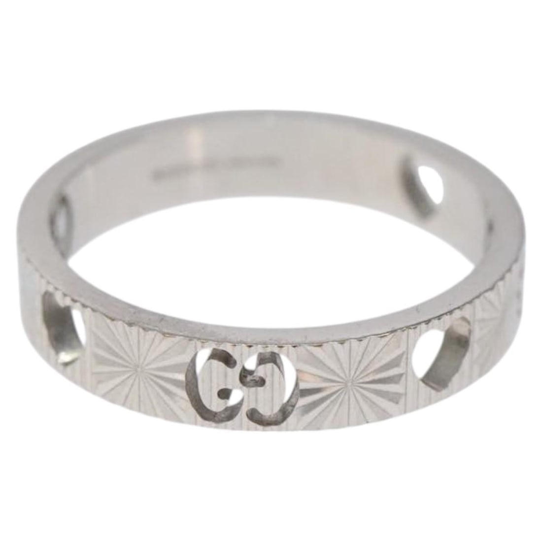 GUCCI K18 750 Heart Ring Silver Tone with Box Dust Bag: GUCCI K18 750 Heart Ring Silver Tone with Box Dust Bag Authentic Gucci heart ring for women in silver color. This ring is made in Italy and comes with a dust bag and item box. It is in excellent condi