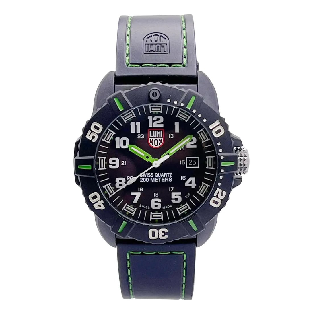Luminox XS.3037 mens quartz diver watch black dial carbon case 44mm: Luminox XS.3037 mens quartz diver watch black dial carbon case 44mm Pre-owned Luminox Coronado XS.3037 men's wristwatch with a black dial and analog display. This diver-style watch is powered by a qua