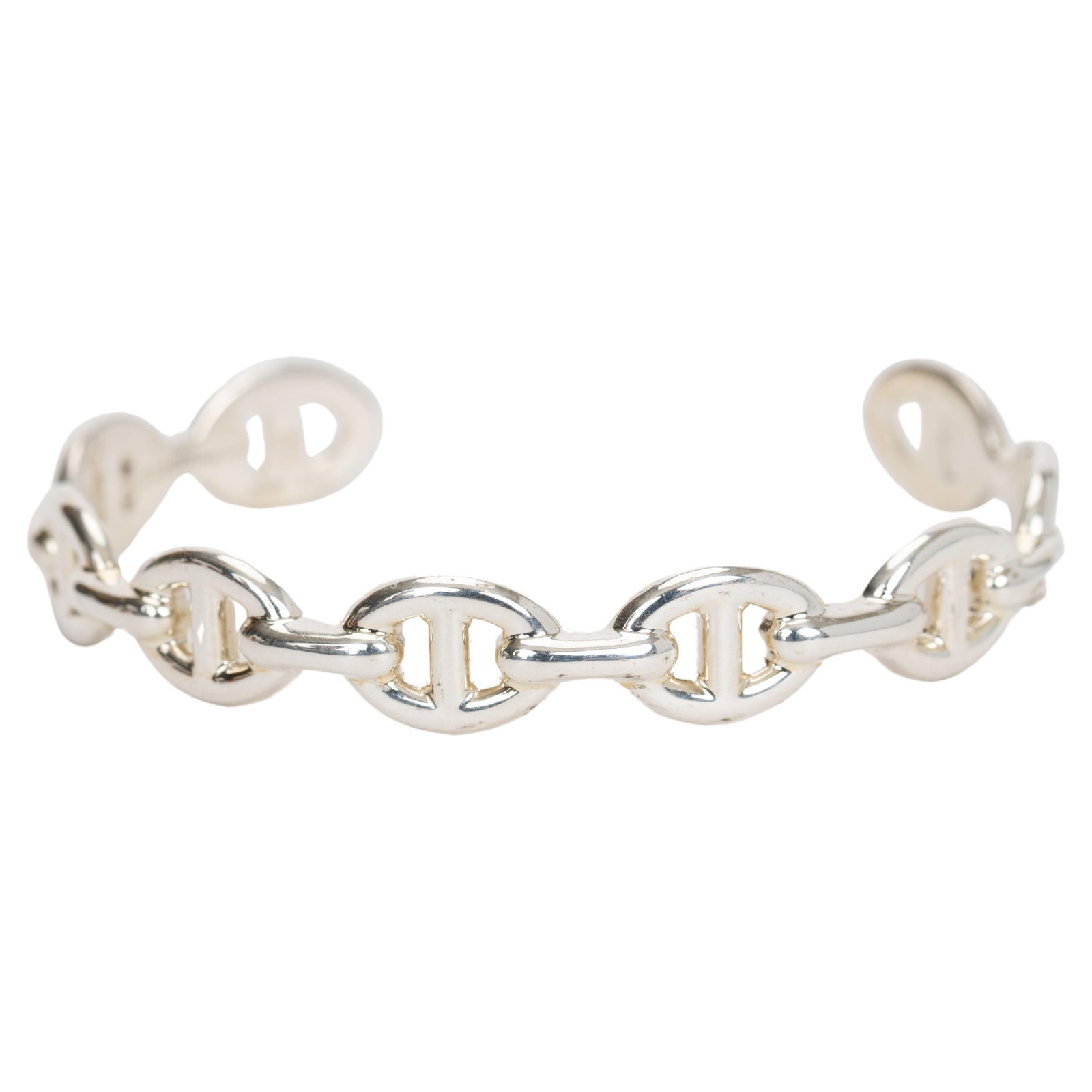 Hermes Chaine d'Ancre Sterling Silver Bracelet Small 2023: Hermes Chaine d'Ancre Sterling Silver Bracelet Small 2023 The Hermes Sterling Chain D'Ancre Bracelet in size small is a timeless piece crafted from high-quality 925 Sterling Silver. This elegant brace