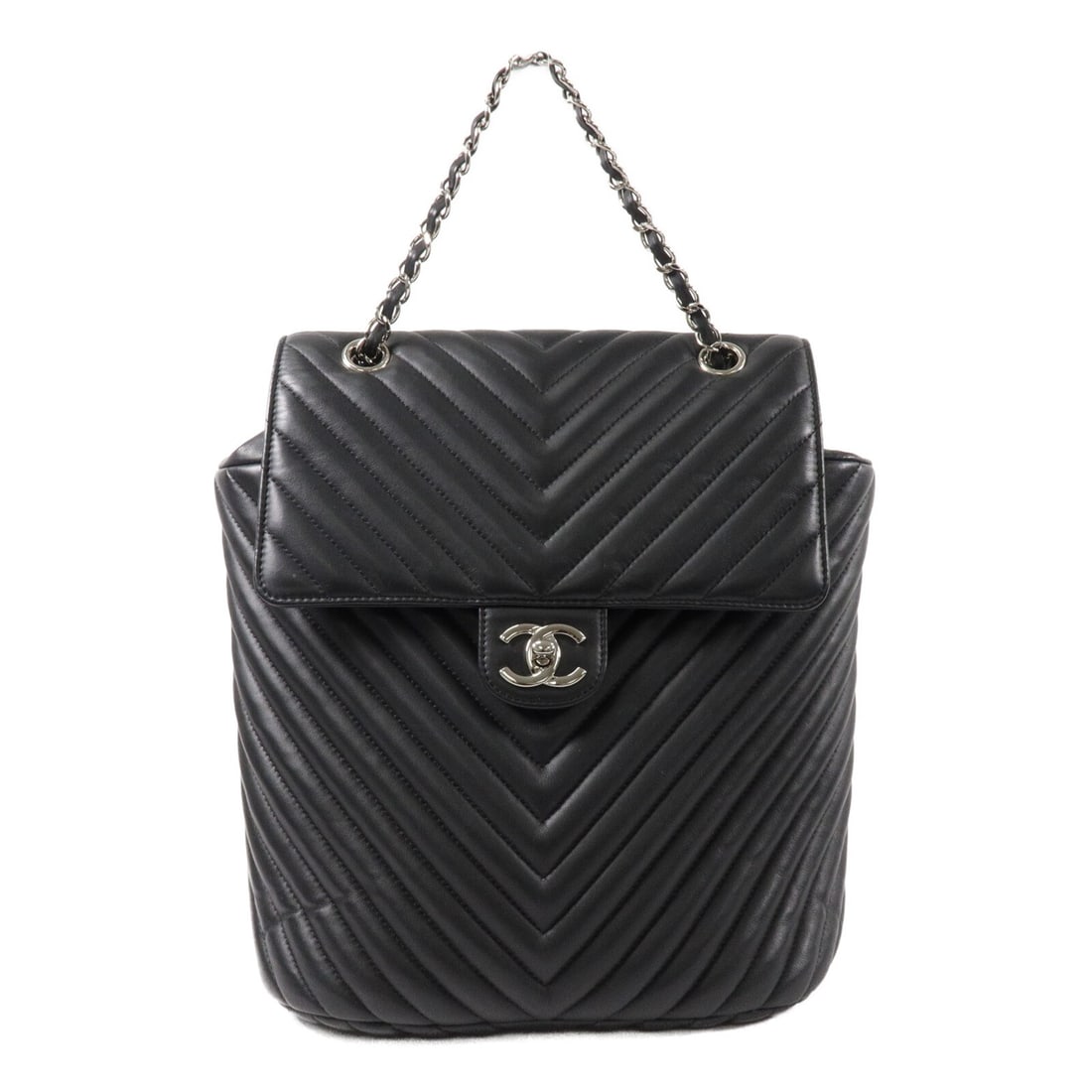 CHANEL A91122 Urban Spirit calfskin backpack black silver tone CC: CHANEL A91122 Urban Spirit calfskin backpack black silver tone CC CHANEL CC SHW Urban Spirit Backpack Chain Bag in black calfskin leather, model A91122. This backpack chain bag features a turn lock cl