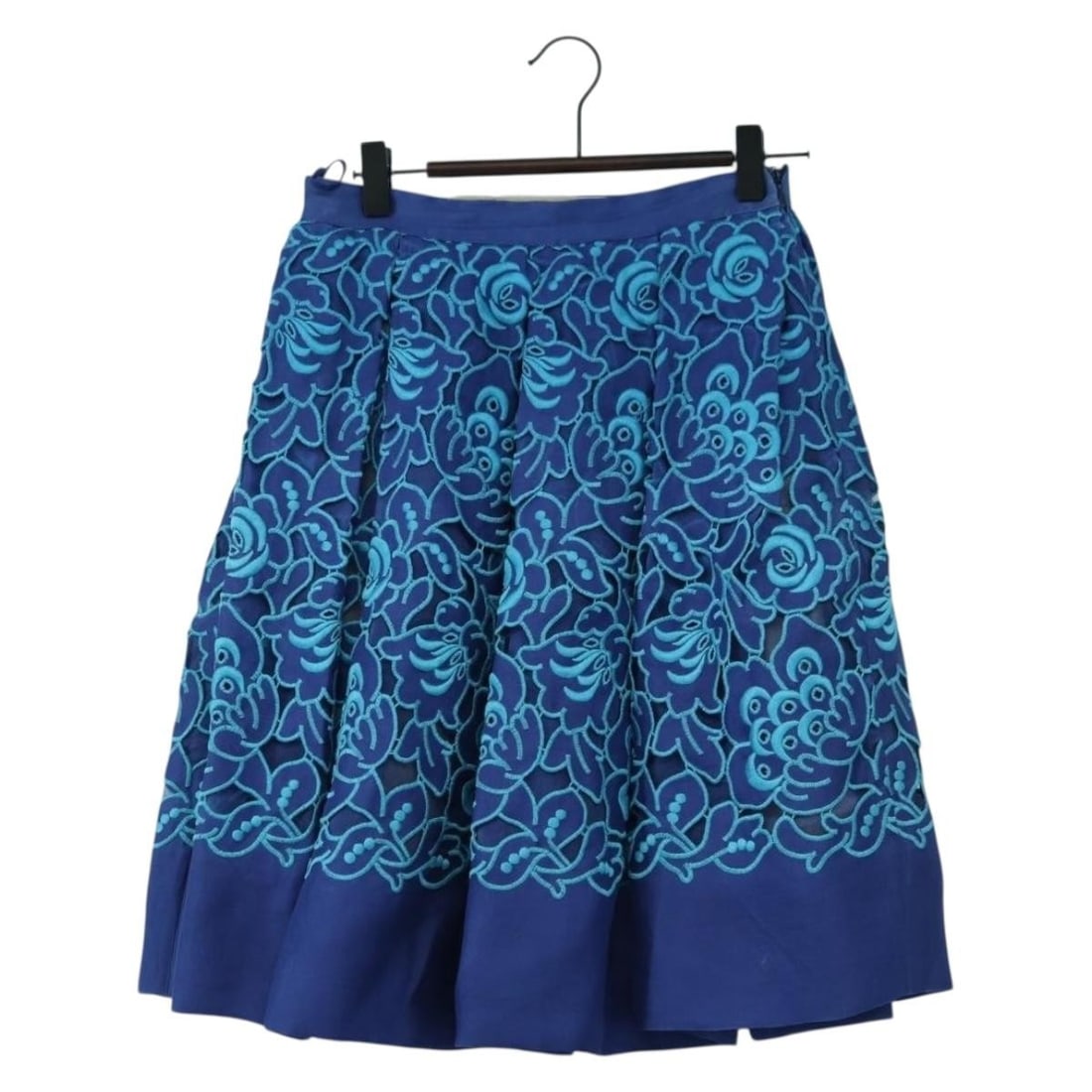Prada Blue Silk Womens Skirt with Petticoat Made in Italy: Prada Blue Silk Womens Skirt with Petticoat Made in Italy Authentic Prada women's blue silk skirt made in Italy. This skirt shows reasonable wear and tear with slight rubbing and stains on the exterio