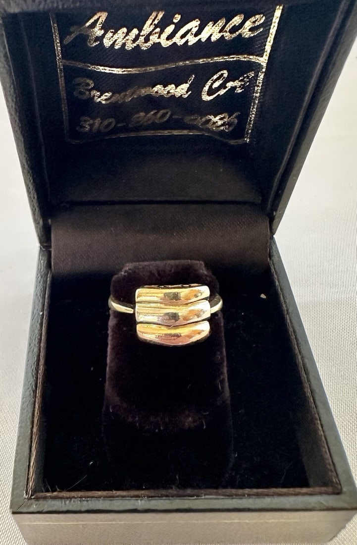 14K Tri-Color Gold Ring Unbranded Size 4.25 Elegant Design: 14K Tri-Color Gold Ring Unbranded Size 4.25 Elegant Design This stunning ring, crafted in a blend of 14K yellow, rose, and white gold, features exquisite design and craftsmanship. With a ring size of 
