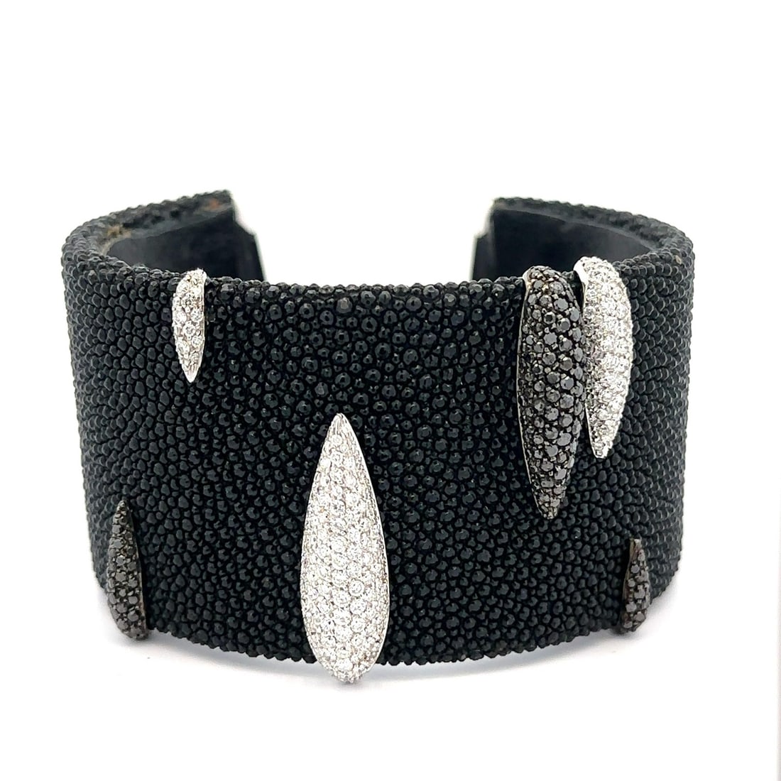 De Grisogono 18k Gold Stingray Leather Cuff with Black and White Diamonds: De Grisogono 18k Gold Stingray Leather Cuff with Black and White Diamonds This luxurious cuff bracelet from De Grisogono features a stunning combination of stingray leather and solid 18k white gold. A