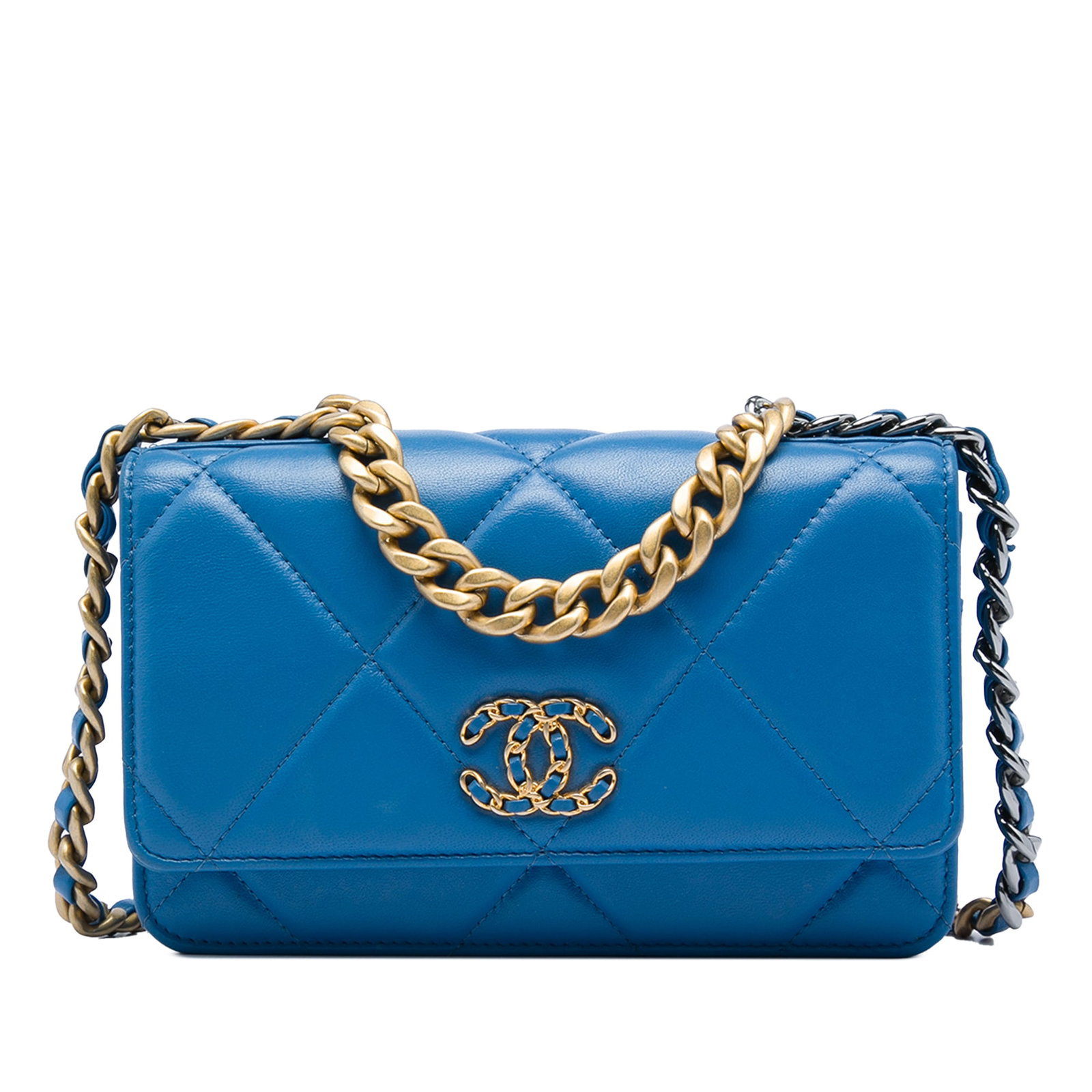 Chanel 19 blue quilted lambskin wallet on chain: Chanel 19 blue quilted lambskin wallet on chain This Chanel 19 Wallet On Chain is crafted in blue quilted lambskin leather with a front flap and magnetic closure. The design includes a curb chain hand