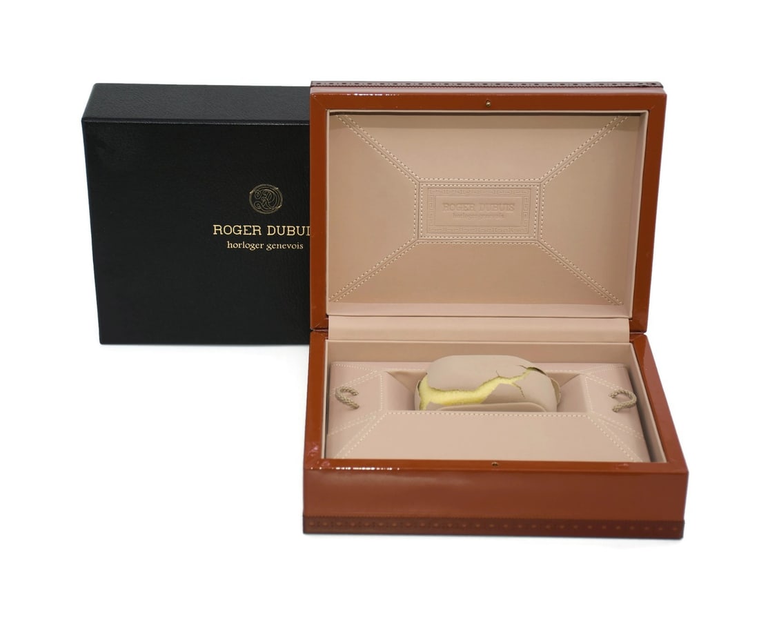 Authentic Roger Dubuis Presentation Box for Single Watch 9x6x4: Authentic Roger Dubuis Presentation Box for Single Watch 9x6x4 This Roger Dubuis Presentation Box is designed for single watch storage, meticulously crafted to showcase your timepiece elegantly. Measu