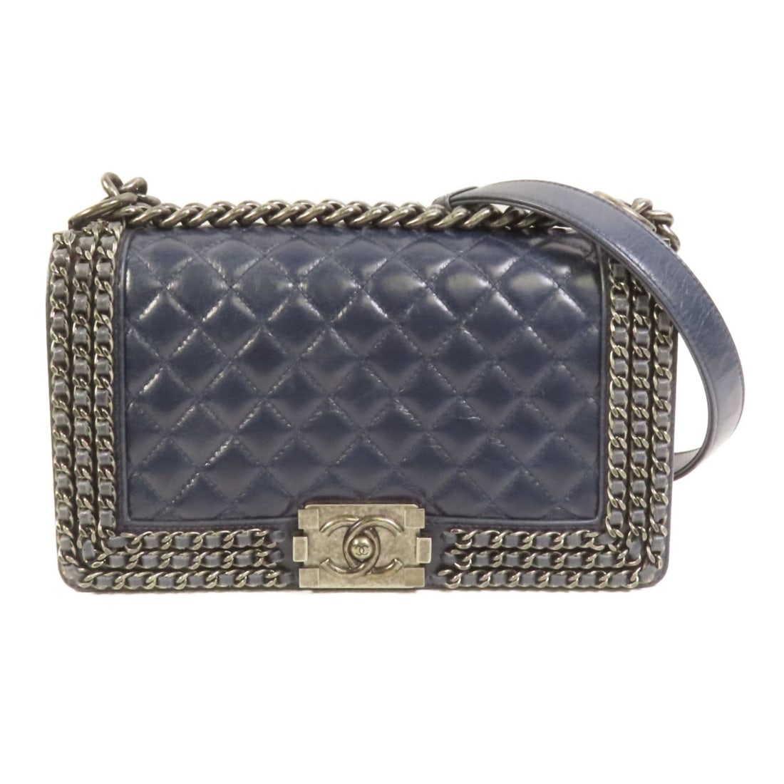 CHANEL Boy 25 Shoulder Bag Black Blue Calfskin Chain Strap: CHANEL Boy 25 Shoulder Bag Black Blue Calfskin Chain Strap CHANEL CC Boy 25 chain shoulder bag in calfskin (cowhide) leather, presented in black and blue. This women's shoulder bag features a flap clo