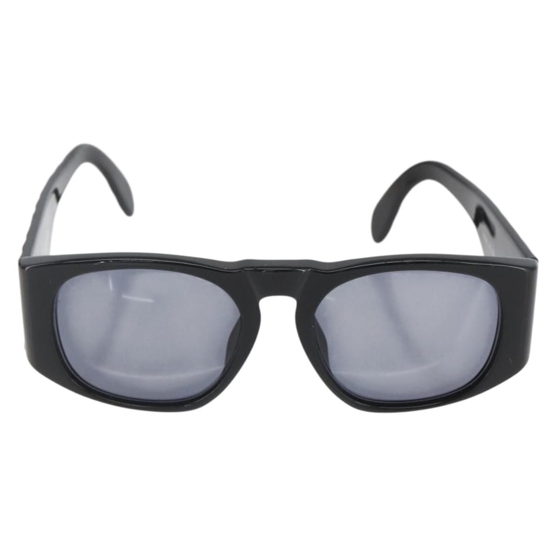 Chanel Logo CC sunglasses black plastic Italy: Chanel Logo CC sunglasses black plastic Italy These Chanel Logo CC sunglasses feature a classic black plastic frame and are designed for women. Made in Italy, they showcase the iconic Chanel logo on t