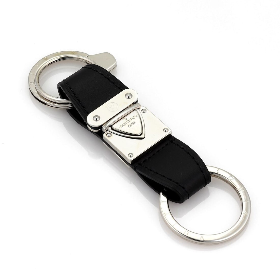 Louis Vuitton three ring leather key holder black silver tone: Louis Vuitton three ring leather key holder black silver tone Pre-owned Louis Vuitton three-ring strap key holder crafted from black leather and silver-tone metal. This unisex accessory features a sle