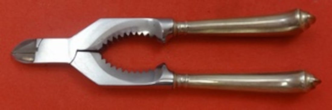 San Marco Pattern Italian 800 Silver Lobster Cracker by Zaramella Argenti 6 Inch: San Marco Pattern Italian 800 Silver Lobster Cracker by Zaramella Argenti 6 Inch This pre-owned lobster cracker is crafted in the San Marco (also known as Saint Mark) pattern by Zaramella Argenti. Fea
