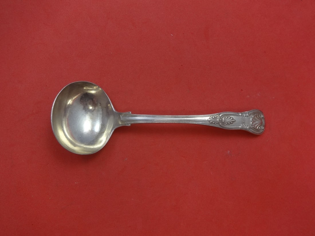 Sterling Silver Gravy Ladle Kings English Pattern Sh Dc 7 1/8: Sterling Silver Gravy Ladle Kings English Pattern Sh Dc 7 1/8 Sterling silver gravy ladle in the Kings English Sterling pattern by an unknown maker. This serving piece is from the United Kingdom and m