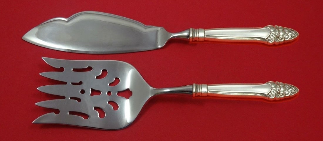 2 Piece Fish Serving Set Gorham Sovereign Old Sterling Silver HHWS: 2 Piece Fish Serving Set Gorham Sovereign Old Sterling Silver HHWS A two-piece fish serving set in the Sovereign Old pattern by Gorham, made with sterling silver hollow handles and stainless steel ser