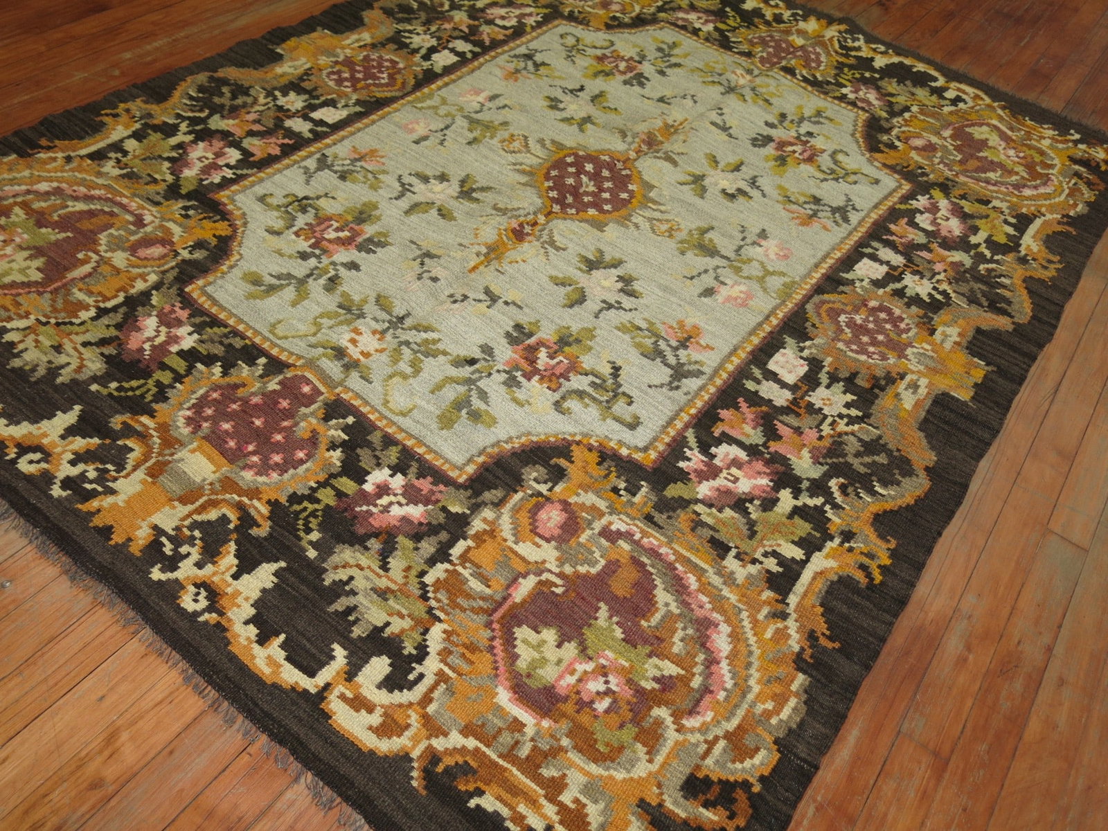 5' x 7' 6" Mid 20th Century Besserabian Kilim Rug: 5' x 7' 6" Mid 20th Century Besserabian Kilim Rug Vintage Besserabian kilim from the mid 20th century. This pre-owned rectangular rug features a floral pattern with a central medallion design and an o