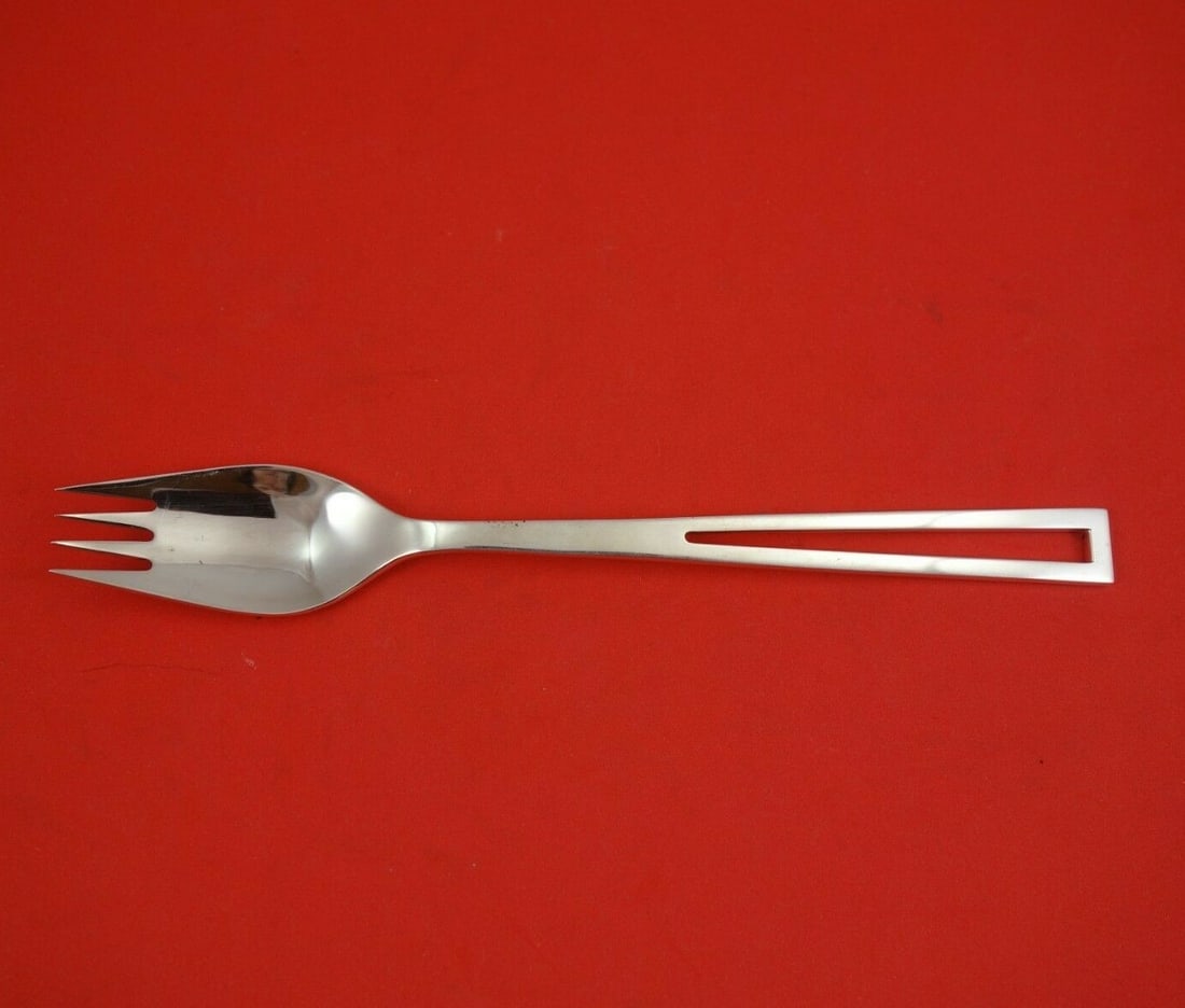 Celsa Avanti Sterling Silver Salad Fork 4-Tine 6 7/8 in Flatware: Celsa Avanti Sterling Silver Salad Fork 4-Tine 6 7/8 in Flatware This Avanti by Celsa salad fork features a classic 4-tine design, crafted from high-quality sterling silver. Measuring 6 7/8 inches, it